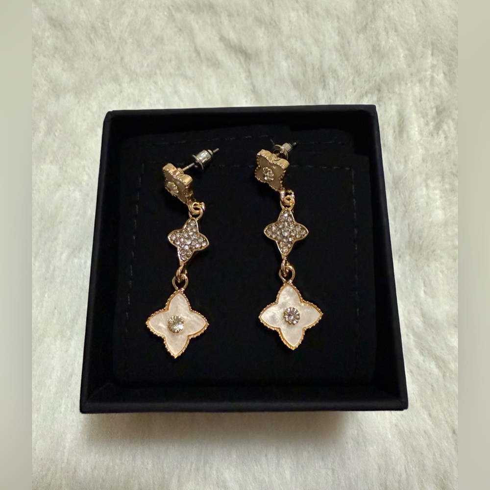 Elegant Four Leaf Clover Earrings With Rhinestones